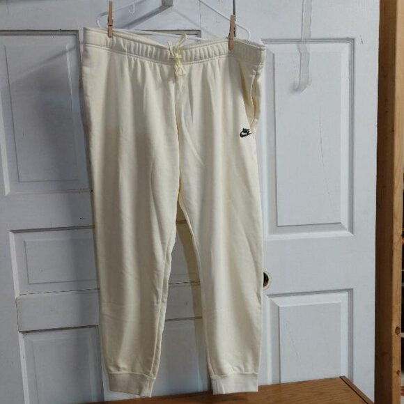 NWT Pale Yellow Nike Standard Fit Mid Rise Women's XXL Sweatpants - Picture 1 of 7